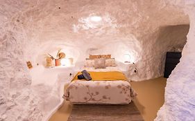 White Cliffs Accommodation -Daybreak Dugout - Unique Cave House